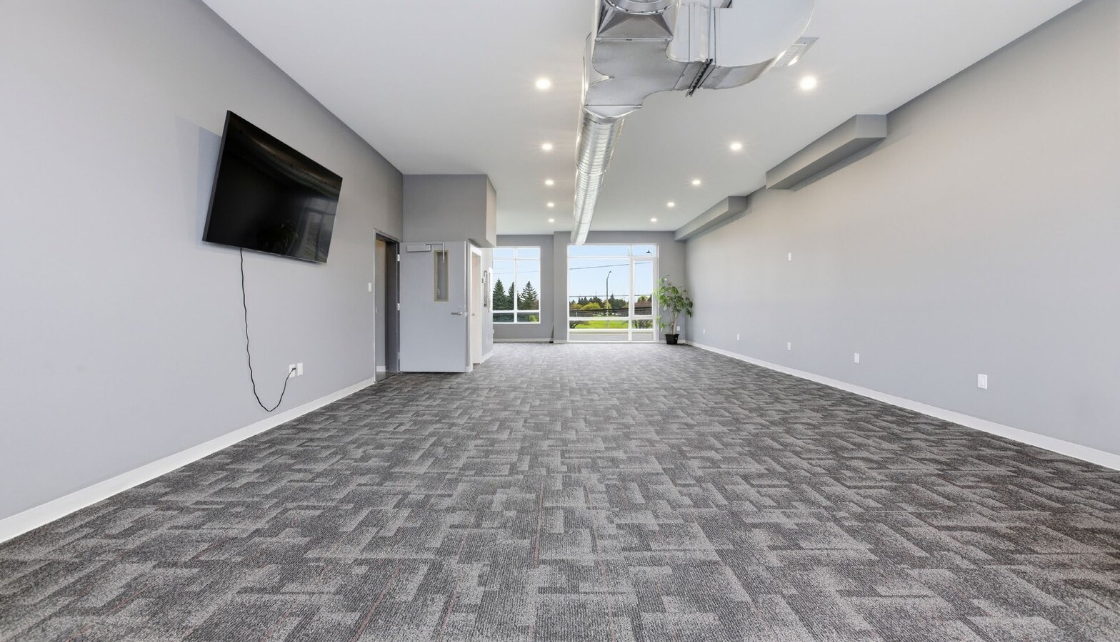 2500 St. Laurent Blvd, Ottawa, ON K1H 1B1 - Unit 202 -  - Interior Photo - Image 2 of 4