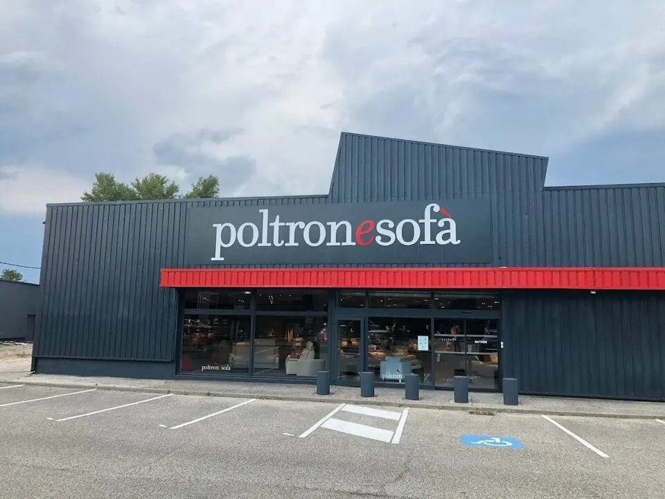 Retail in Avignon for lease Building Photo- Image 1 of 7