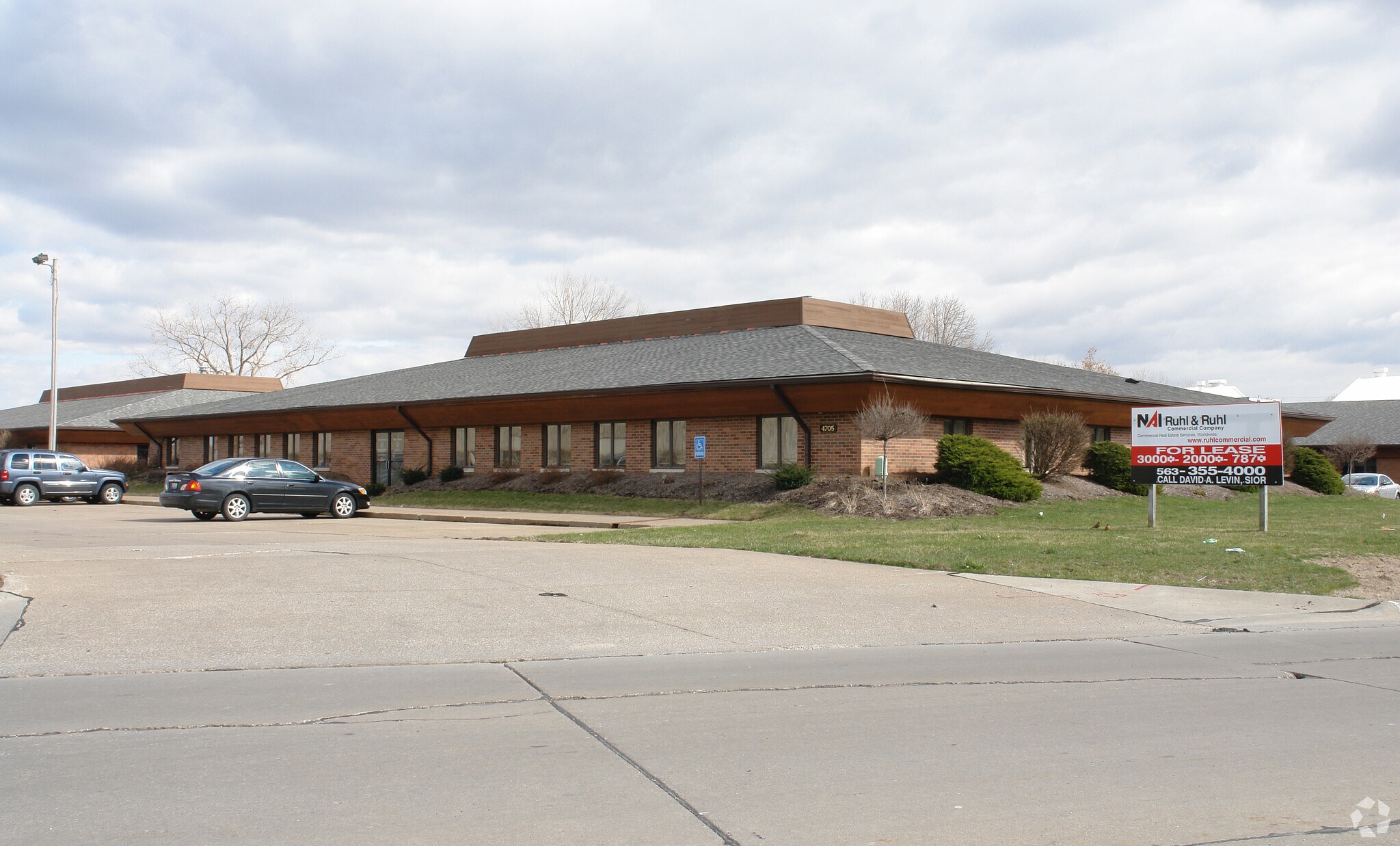 4705-4709 44th St, Rock Island, IL for sale Primary Photo- Image 1 of 1