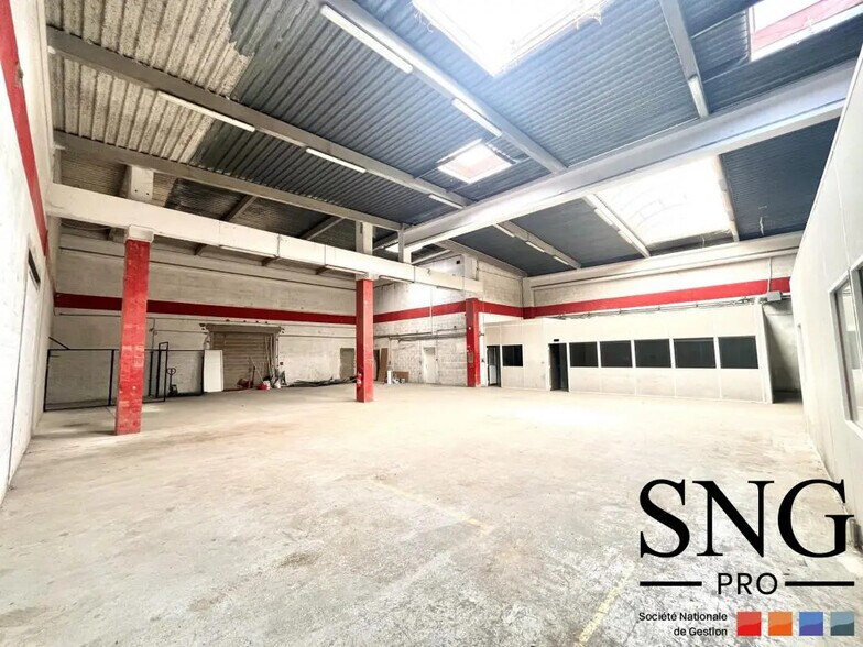 Industrial in Vitrolles for lease - Interior Photo - Image 2 of 13