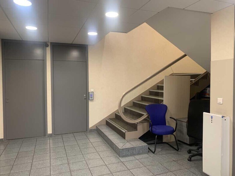 Office in Bordeaux for lease - Lobby - Image 2 of 6