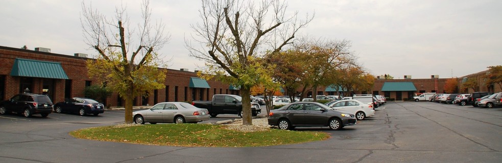 1401-2818 Centre Circle Dr, Downers Grove, IL for lease - Building Photo - Image 2 of 4