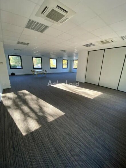 Office in Reims for lease - Building Photo - Image 3 of 10