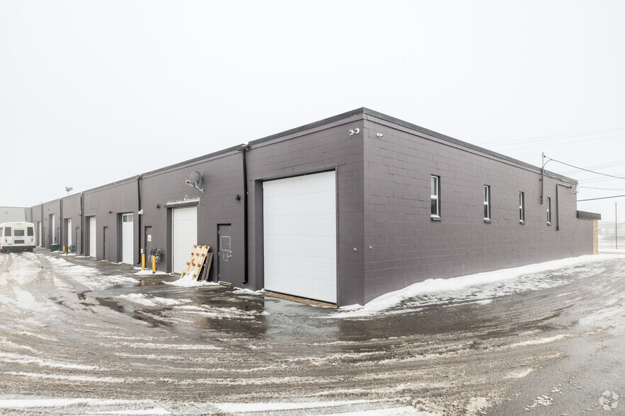 13-27 Capital Dr, Ottawa, ON for lease - Building Photo - Image 2 of 3