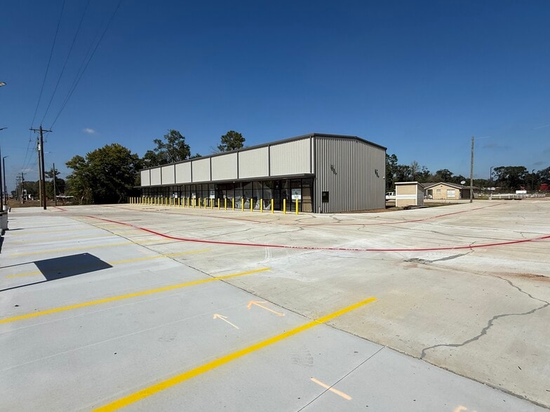 18487 Highway 105, Cleveland, TX for lease - Building Photo - Image 3 of 8