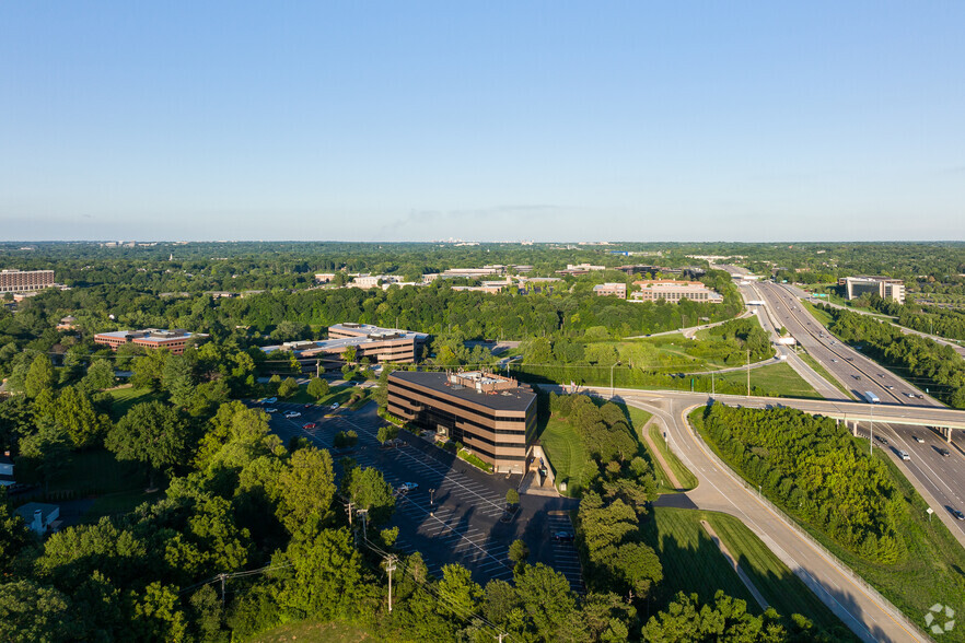 425 S Woods Mill Rd, Town And Country, MO for lease - Aerial - Image 3 of 5