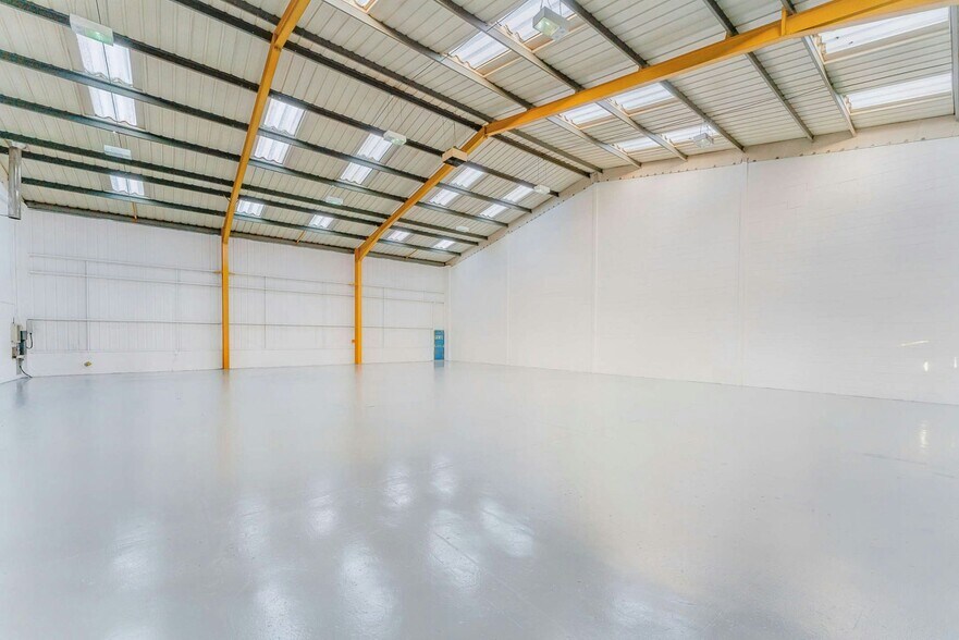 Spindus Rd, Liverpool for lease - Interior Photo - Image 2 of 6