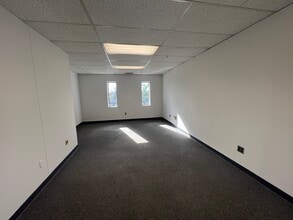 2800 Juniper St, Fairfax, VA for lease Interior Photo- Image 2 of 6
