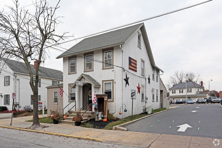 209 E Locust St, Oxford, PA 19363