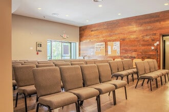 1696 Oxford Dr, Georgetown, KY for lease Interior Photo- Image 2 of 3