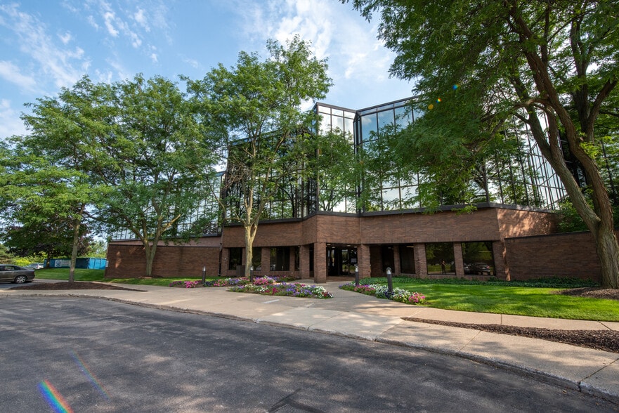900 Victors Way, Ann Arbor, MI for lease - Building Photo - Image 2 of 7