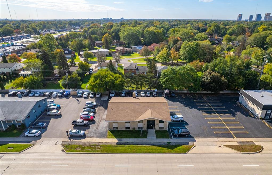 18211 W 12 Mile Rd, Southfield, MI for sale - Building Photo - Image 1 of 1