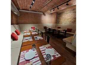 Retail in Barcelona, Barcelona for lease Interior Photo- Image 2 of 6