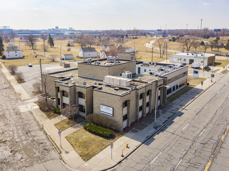 10151 Michigan Ave, Dearborn, MI for lease - Building Photo - Image 1 of 3