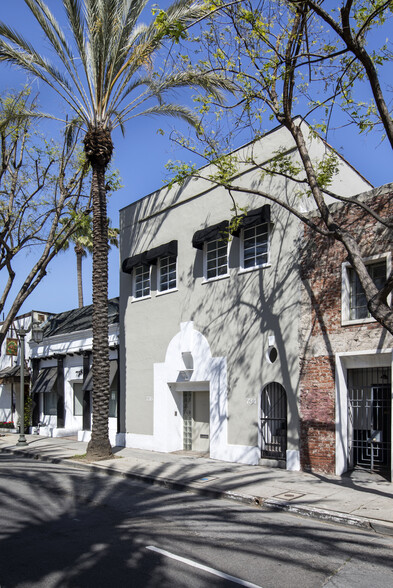 734-736 N Highland Ave, Los Angeles, CA for lease - Building Photo - Image 1 of 17