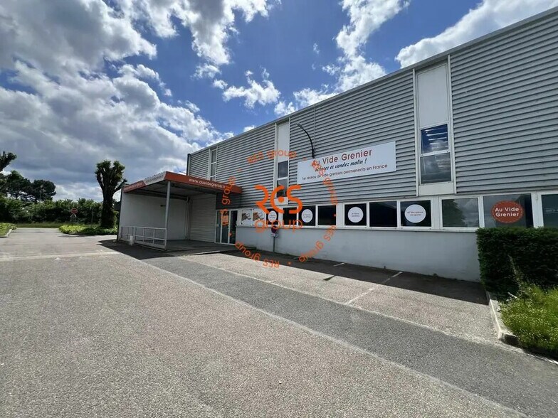 Retail in Pessac for lease - Building Photo - Image 3 of 10