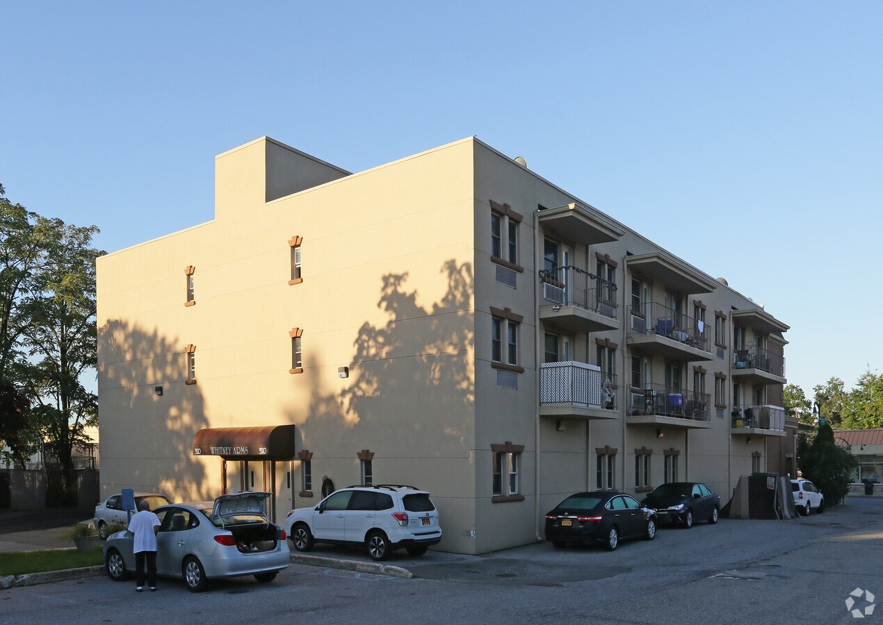 320 Post Ave, Westbury, NY 11590