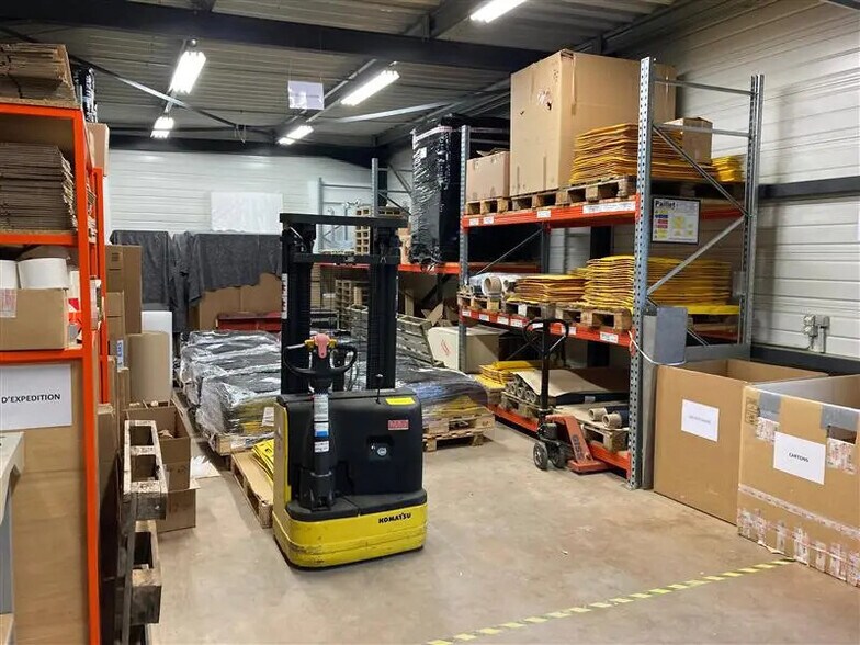 Flex in Vendôme for lease - Interior Photo - Image 2 of 7