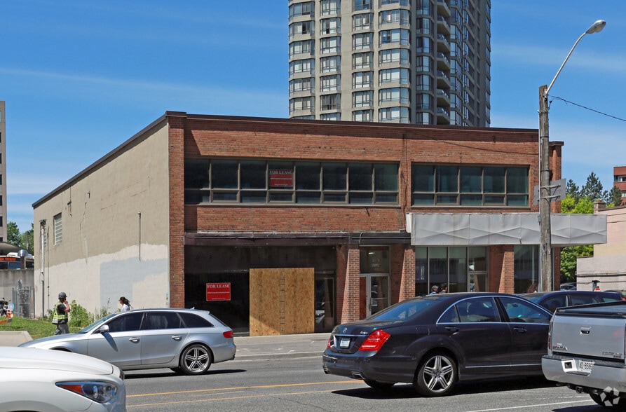 4822-4828 Yonge St, Toronto, ON for lease - Building Photo - Image 2 of 3
