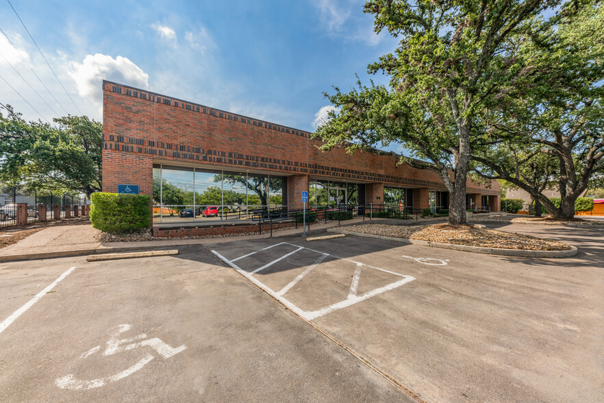 7215 Cameron Rd, Austin, TX for sale - Building Photo - Image 1 of 1