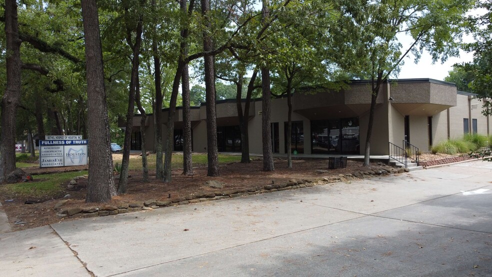 1110 Kingwood Dr, Kingwood, TX for lease - Building Photo - Image 1 of 27