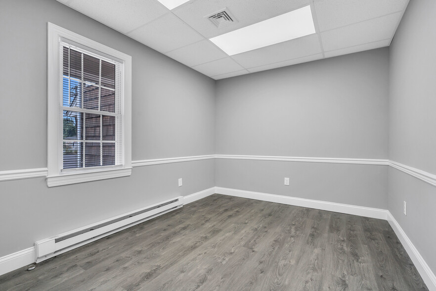 45 E Main St, Holmdel, NJ for lease - Interior Photo - Image 2 of 14