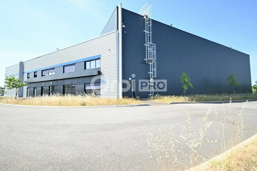 Office in Corbas for lease - Building Photo - Image 2 of 2