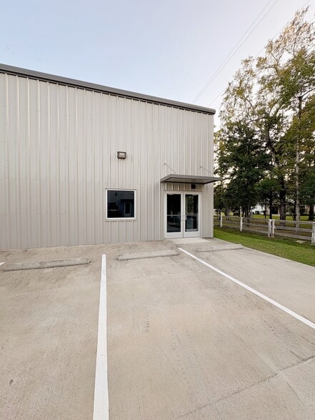 8769 West Ln, Magnolia, TX for lease - Building Photo - Image 1 of 9