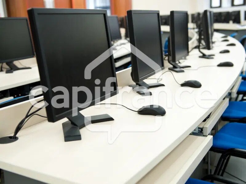 Retail in Segré for lease Building Photo- Image 1 of 7