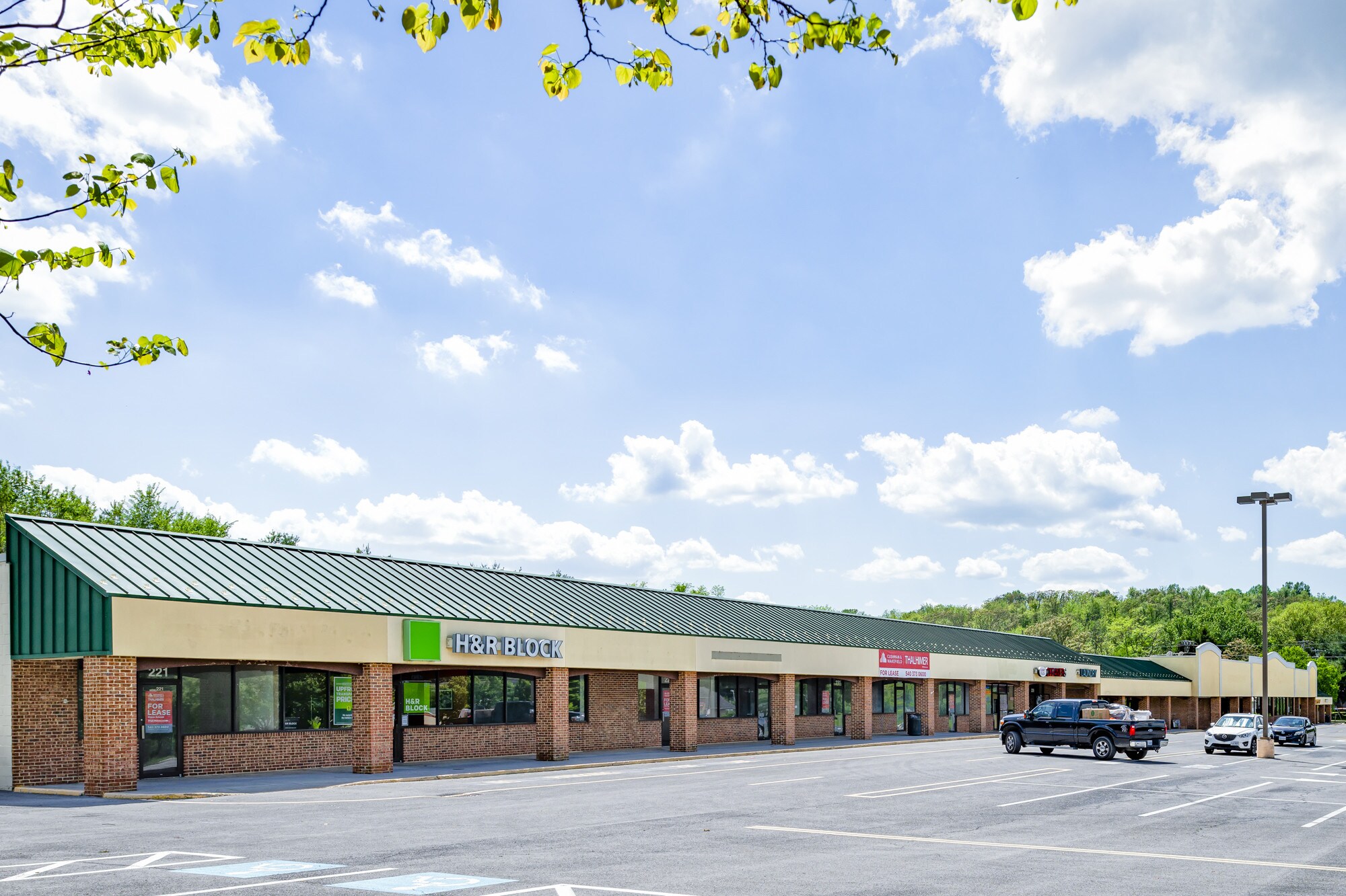 221-343 Sunnyside Circle Plaza, Winchester, VA for sale Primary Photo- Image 1 of 1