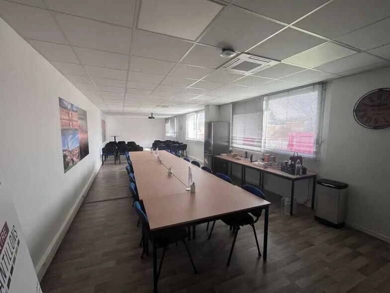 Flex in Carbon-Blanc for lease - Interior Photo - Image 3 of 8