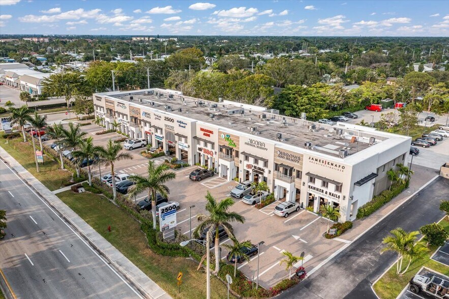 2500 Tamiami Trl N, Naples, FL for lease - Building Photo - Image 2 of 17