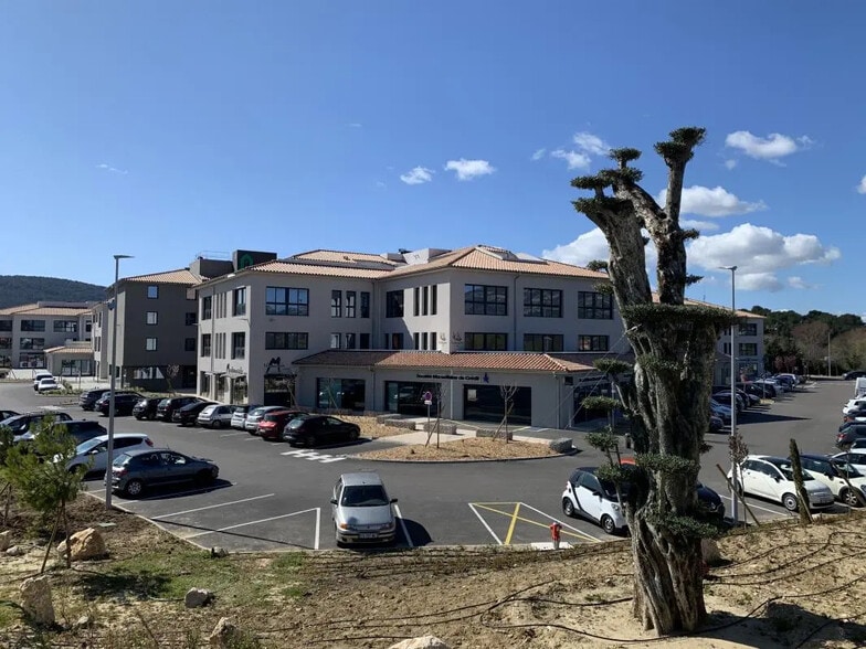 Office in Aubagne for lease - Building Photo - Image 3 of 7