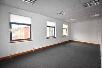 2 Candymill Ln, Hamilton for lease Interior Photo- Image 1 of 2