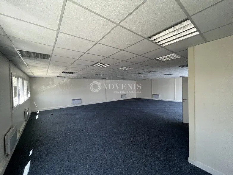 Office in Trappes for lease - Interior Photo - Image 3 of 5