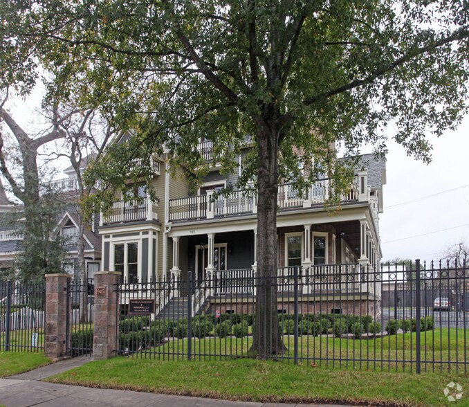 945 Heights Blvd, Houston, TX 77008
