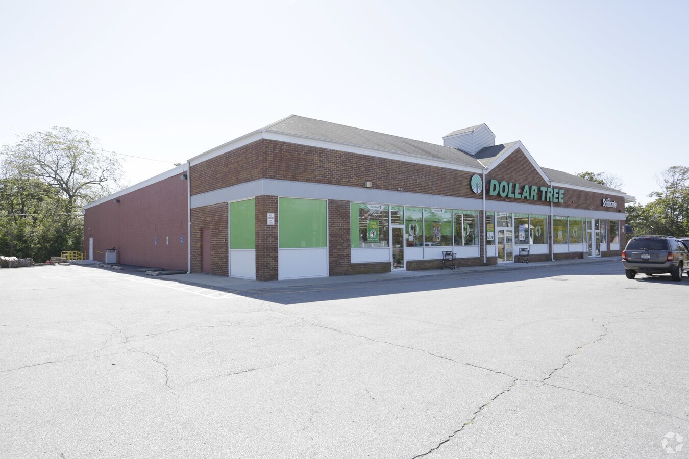 270272 W Main St, Sayville, NY 11782