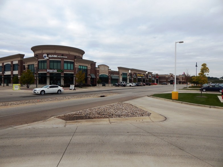 E Johnson St, Fond Du Lac, WI for lease - Building Photo - Image 3 of 4