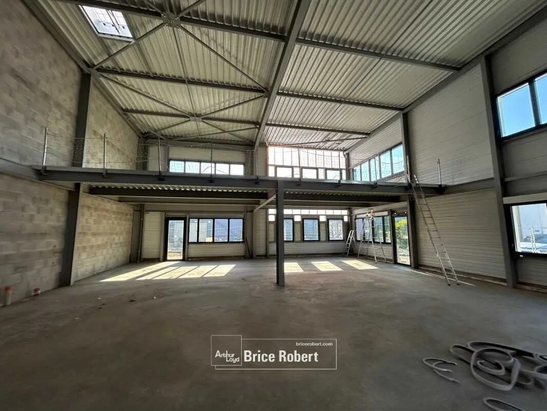 Flex in Pierre-Bénite for lease Interior Photo- Image 1 of 7