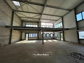 Flex in Pierre-Bénite for lease Interior Photo- Image 1 of 7