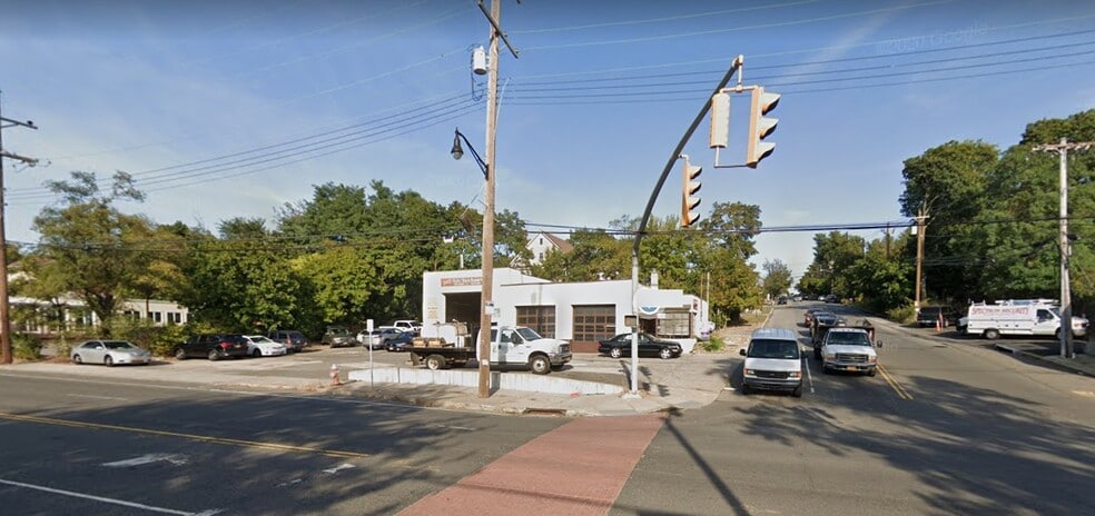 73 Cedar Swamp Rd, Glen Cove, NY for sale - Building Photo - Image 2 of 10