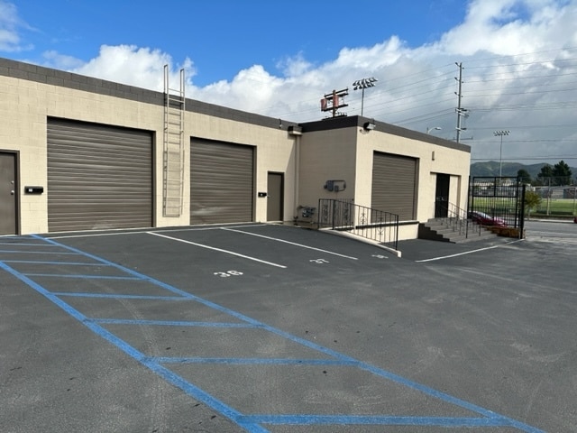 11015 Glenoaks Blvd, Pacoima, CA for lease - Building Photo - Image 2 of 3