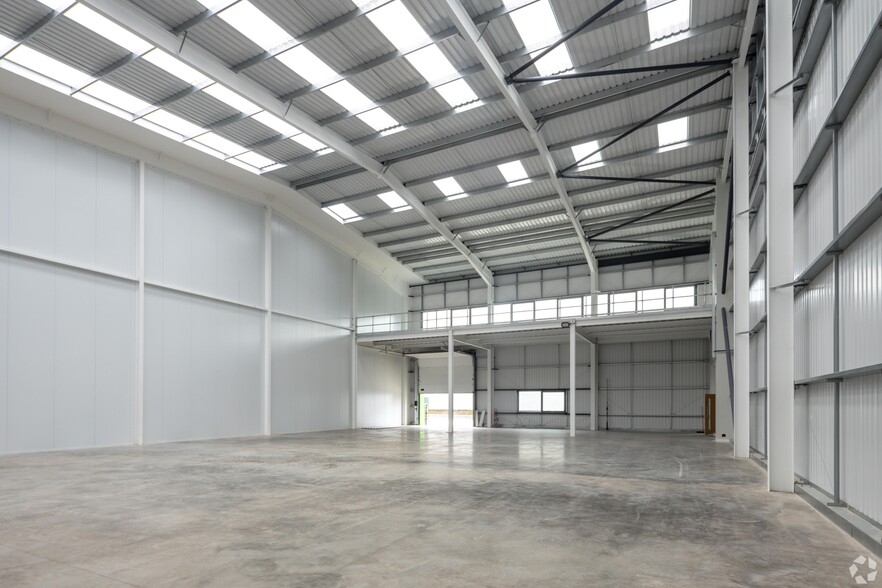 Magna Rd, Wigston for lease - Interior Photo - Image 2 of 11