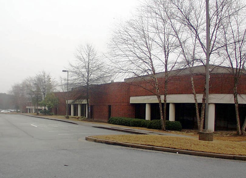 5700 Highlands Pky SE, Smyrna, GA for lease - Building Photo - Image 2 of 71