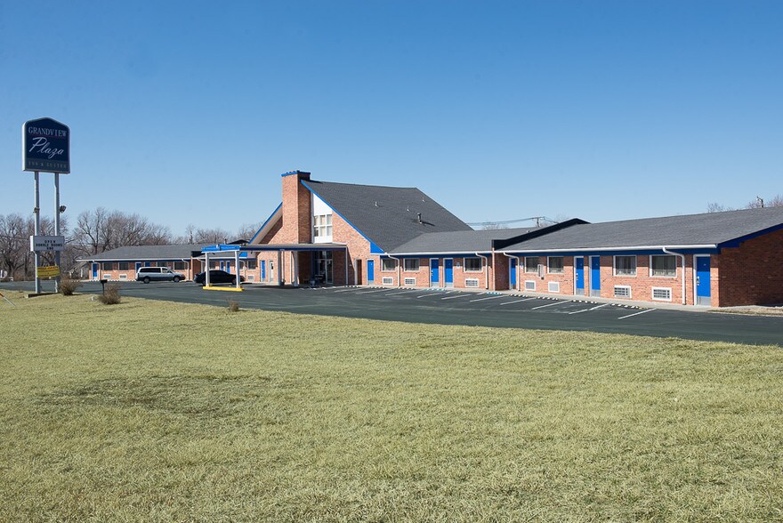 110 E Flint Hills Blvd, Junction City, KS for sale - Building Photo - Image 1 of 1