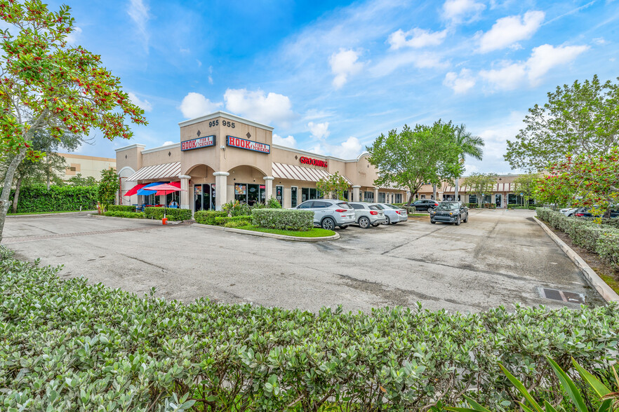 955 Sansburys Way, West Palm Beach, FL for sale - Building Photo - Image 1 of 1