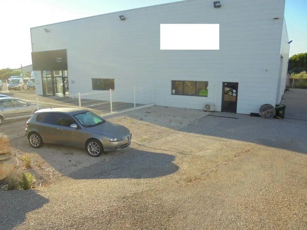 Flex in Bellegarde for lease Building Photo- Image 1 of 6