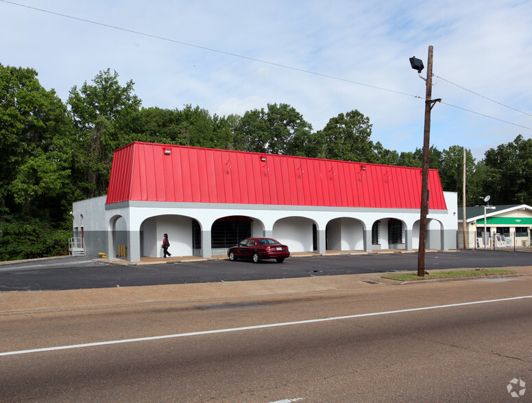 3909 Elvis Presley Blvd, Memphis, TN for lease - Building Photo - Image 1 of 3