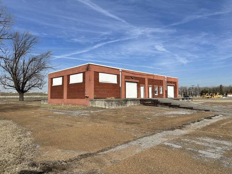 1325 W 7th St, Granite City, IL for lease - Building Photo - Image 2 of 9