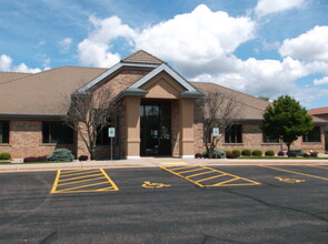 2450 Witzel Ave, Oshkosh, WI for lease Building Photo- Image 1 of 10